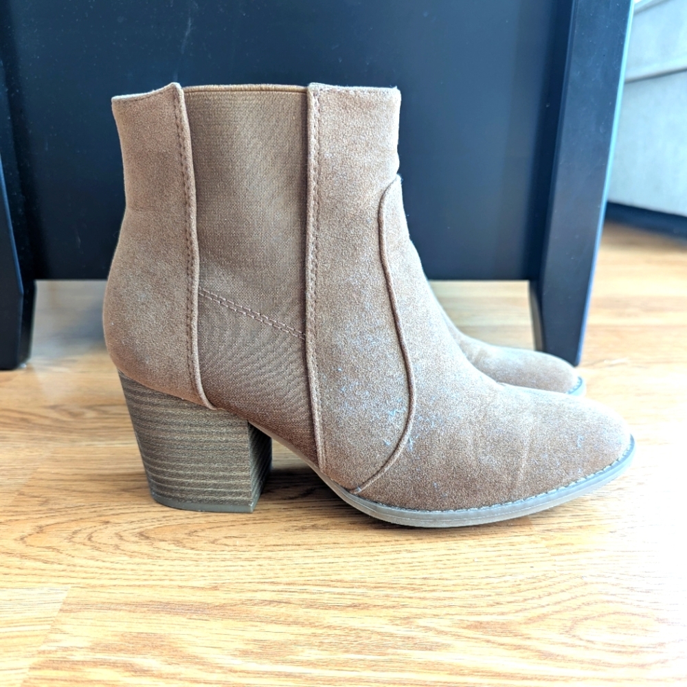 Universal Threads Women's Brown Suede Ankle Boots Size 9 Taupe